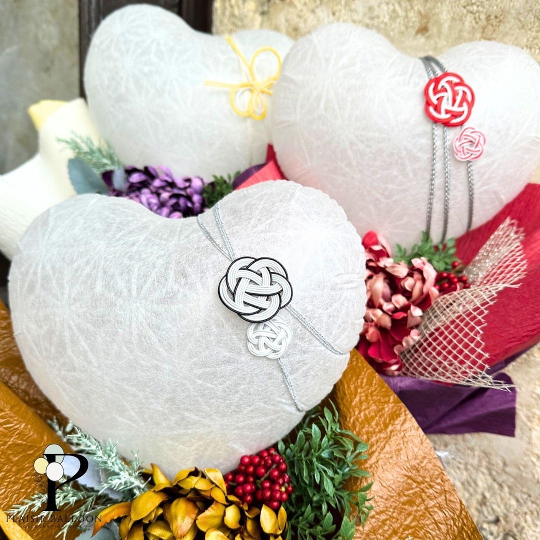 大好評！成人式、卒業式に人気の花束バルーンオーダー受付中。